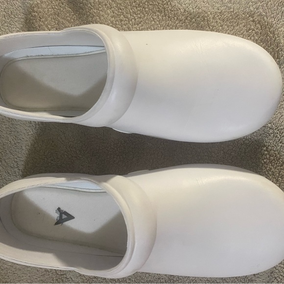 Guardian Angel White clogs for healthcare professionals - Picture 4 of 5